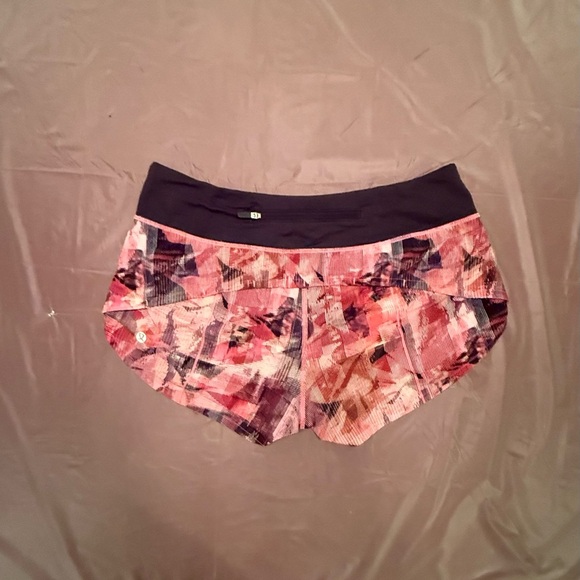 Lululemon Speed Up Low Rise Shorts 2.5” Inseam Pink/Black Size 6/Small MSRP $68 - Picture 4 of 13